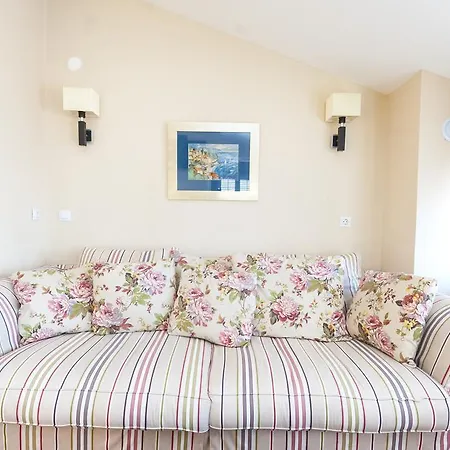 格拉斯诺维奇公寓 公寓 *