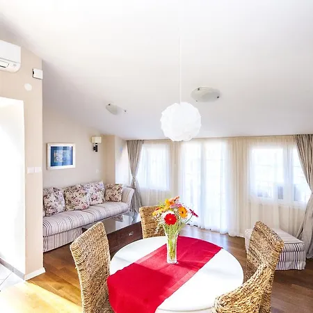 House Glasnovic شقة